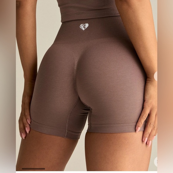 Women's Best Size Medium Define 2.0 Seamless Scrunch 4" Short Mocha - Picture 1 of 9
